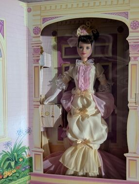 Avon Special Edition Pink and Cream Box Barbie Mrs. Pfe Albee